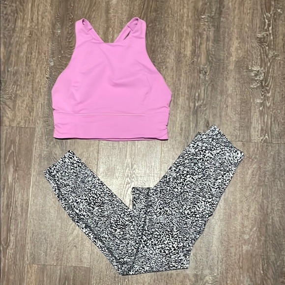 Like New Lululemon Workout Set. Size Top 6/Bottom 4 - Picture 1 of 9